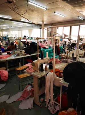 給“薇婭們”打工的廣州服裝人:困在產業鏈的最底層