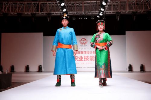 制作民族服飾,傳承民族文化 全區(qū)民族服飾設計制作職工職業(yè)技能比賽圓滿落幕